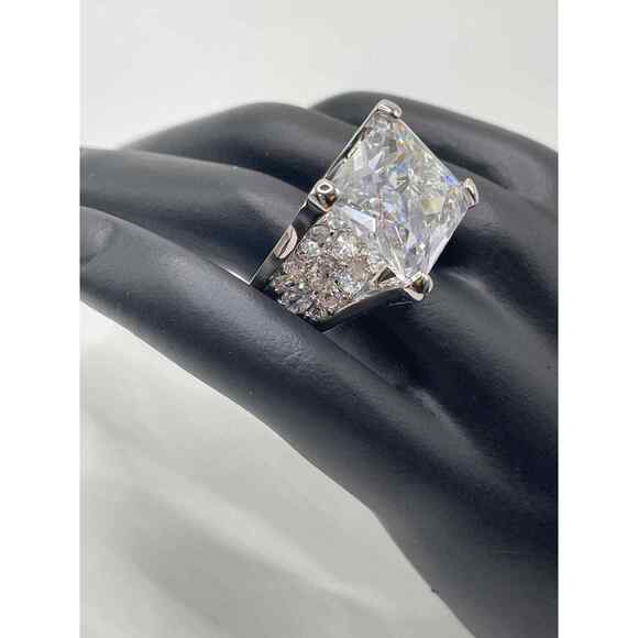 Nolan Miller Crystal Ring Size 7 new with original paperwork - Picture 15 of 16